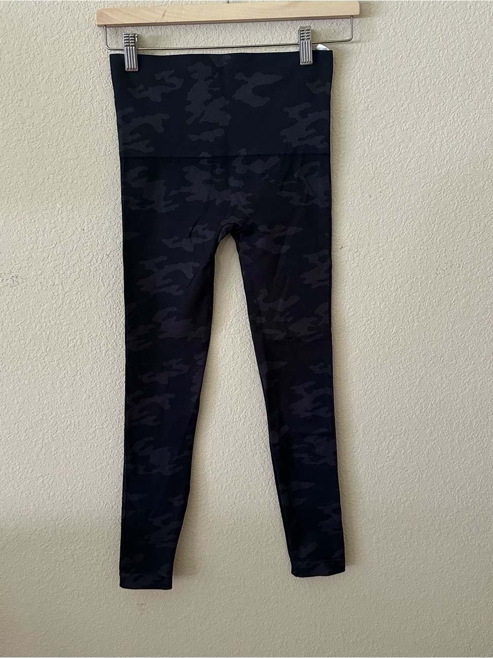 Spanx Black Camo High-Waist Leggings size Medium